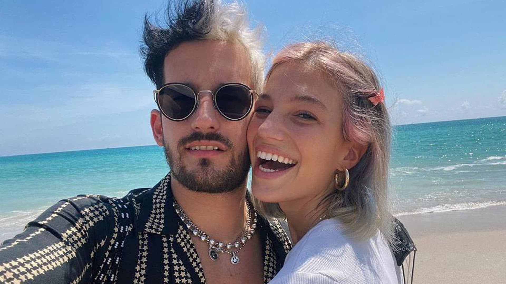 Ricky Montaner se compromete con su novia Stefania Roitman
