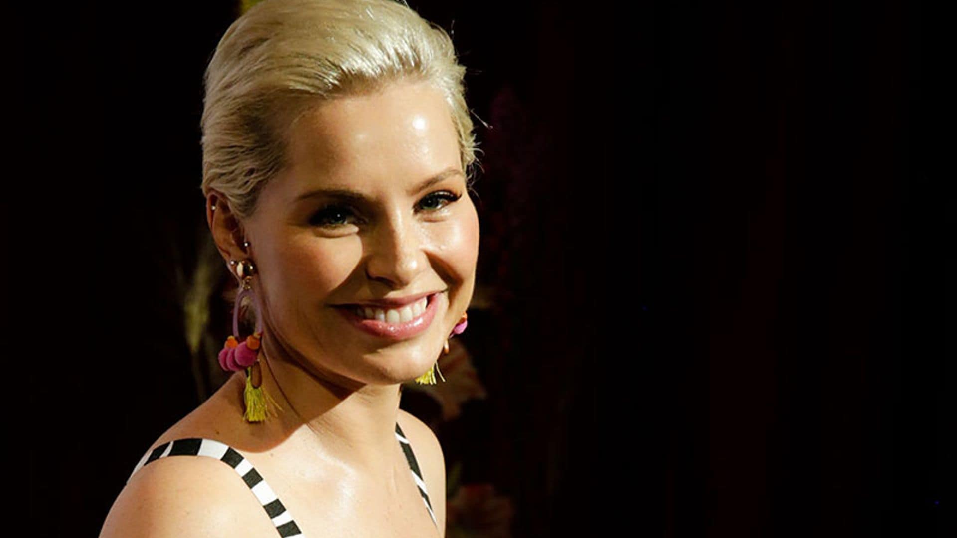 Soraya Arnelas se rodea de ‘guapos pretendientes’ en el rodaje de su último 'video-clip'