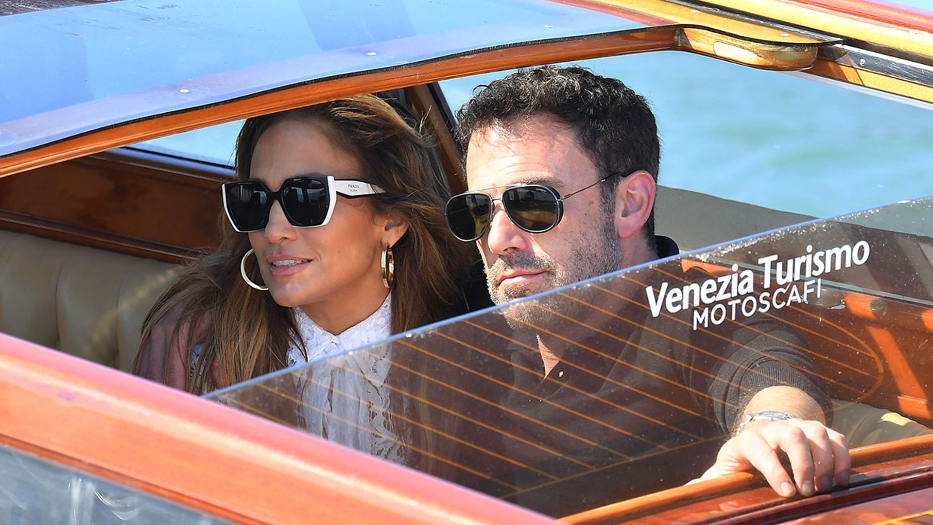 Jennifer Lopez y Ben Affleck desembarcan en Venecia en medio de una gran expectación