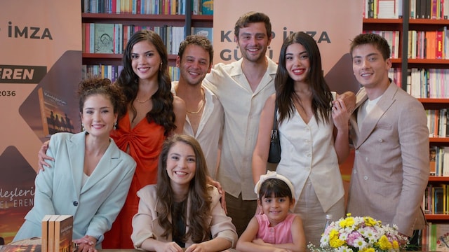 Una estrella de 'Hermanos' se una a Hande Erçel en su nuevo proyecto