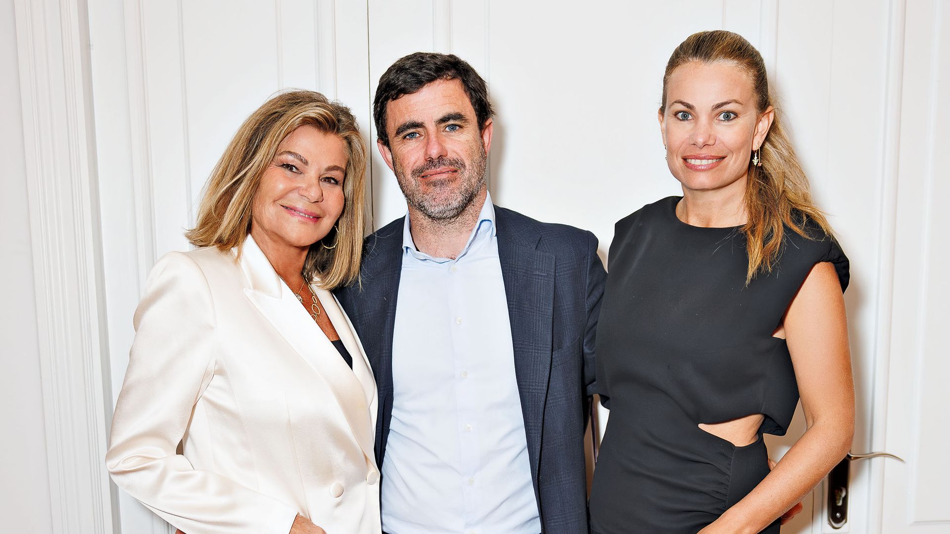 Cari Lapique junto a su hija, Carla Goyanes, y Antonio Matos: la imagen de la unión familiar en una noche cargada de significado