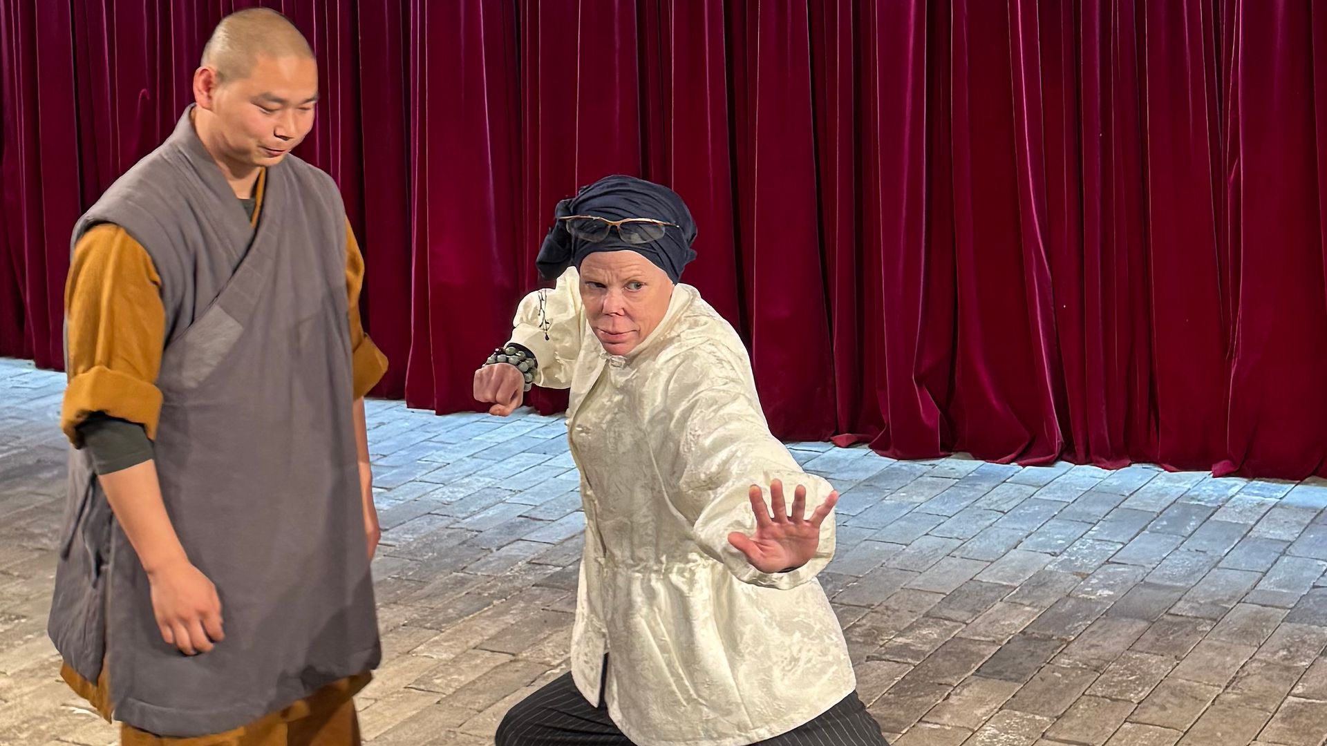 EXCLUSIVA: La princesa Kalina de Bulgaria practica kung-fu en el Templo de Shaolin antes de la llegada de su hijo Simeón