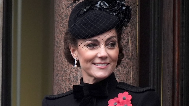 Primer plano de Kate Middleton desde el balcón real
