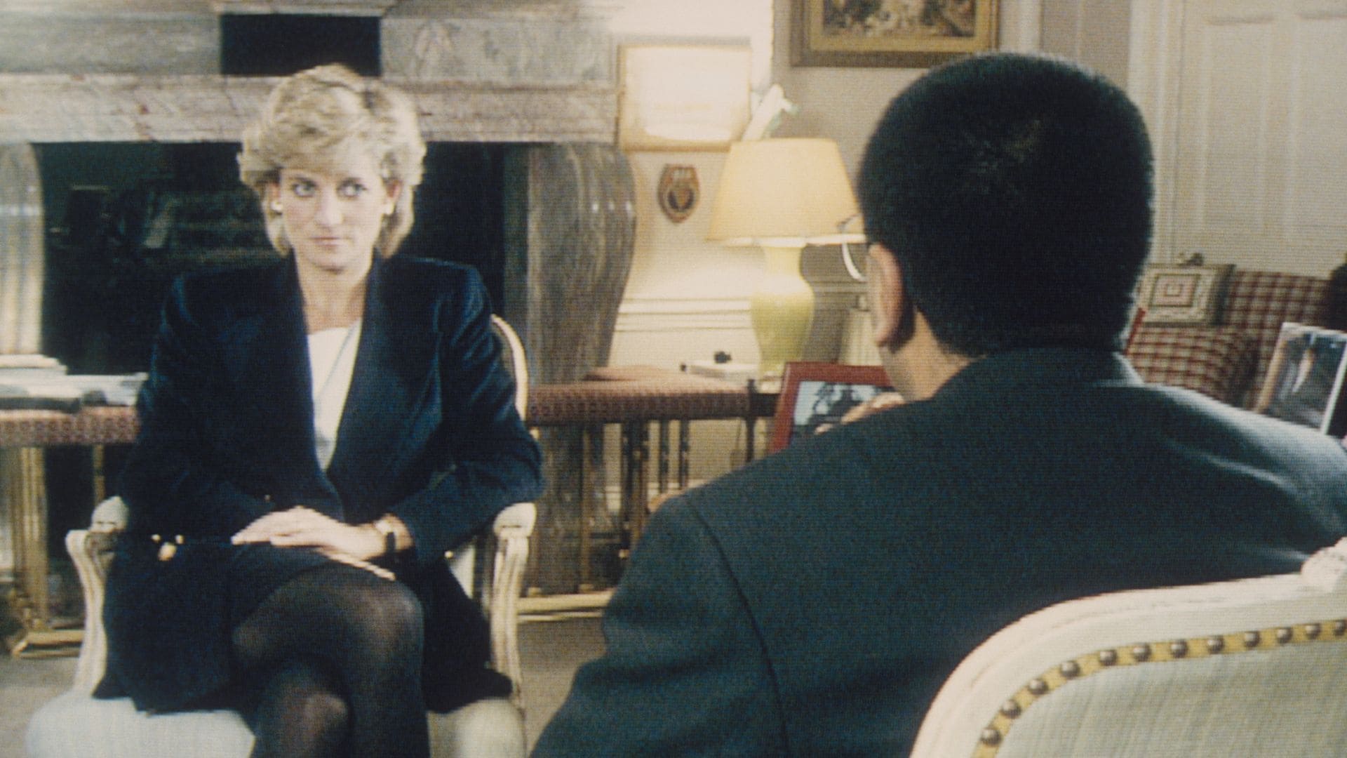 Martin Bashir entrevistando a la Princesa Diana en el Palacio de Kensington para el programa de televisión Panorama