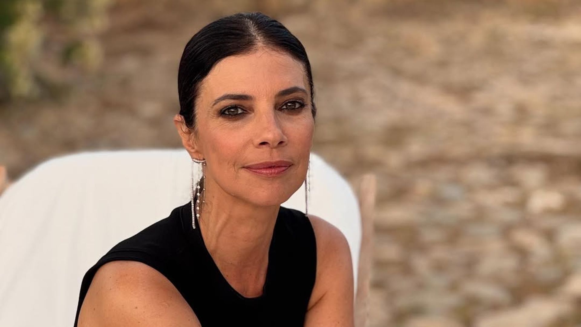 Maribel Verdú (54 años), espectacular en sus vacaciones en la playa ...