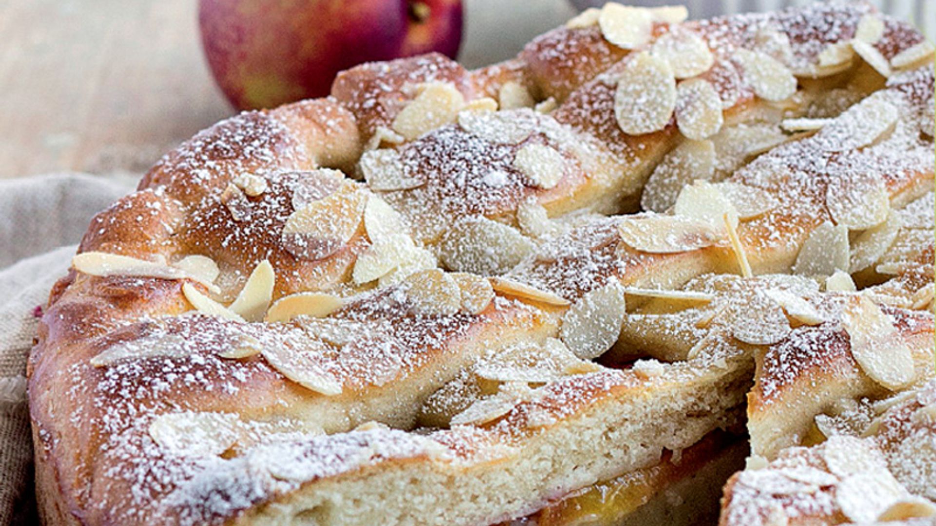 Torta de almendras y nectarinas
