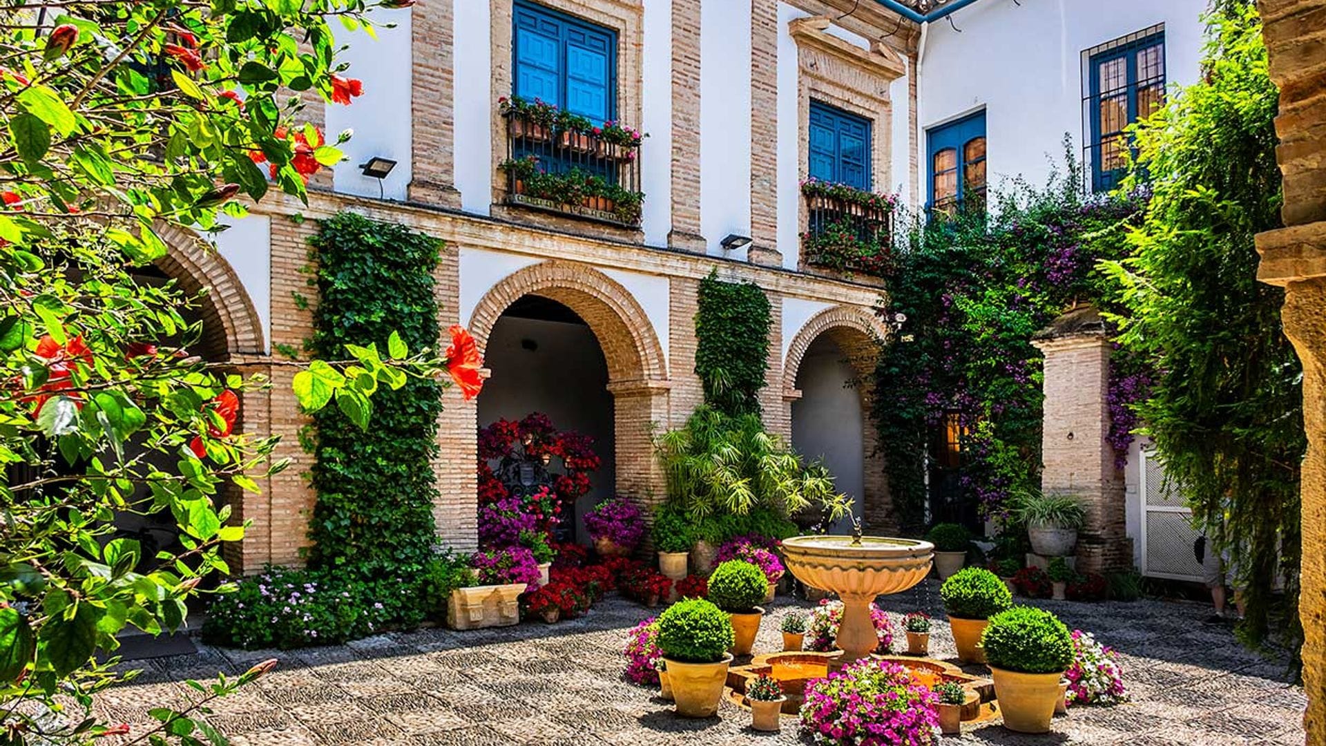 Los patios más bonitos de Córdoba, resumidos en el Palacio de Viana