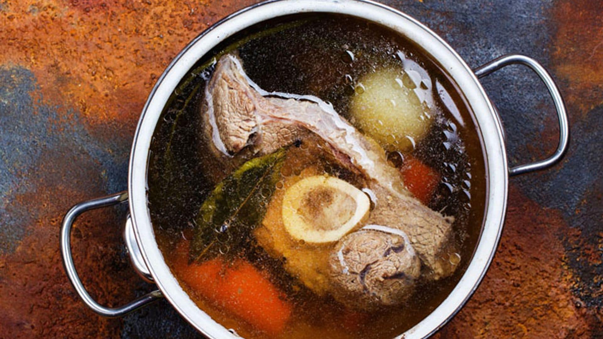 Caldo o fondo oscuro