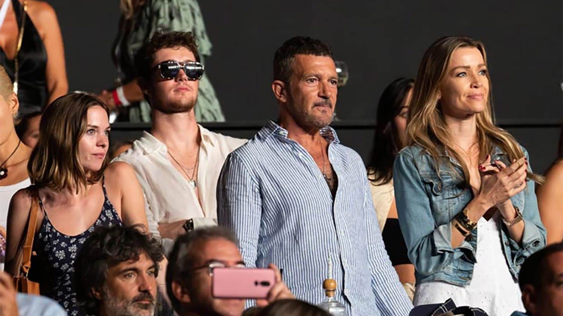 Stella Banderas reaparece con su padre en Marbella bailando al ritmo de Luis Fonsi