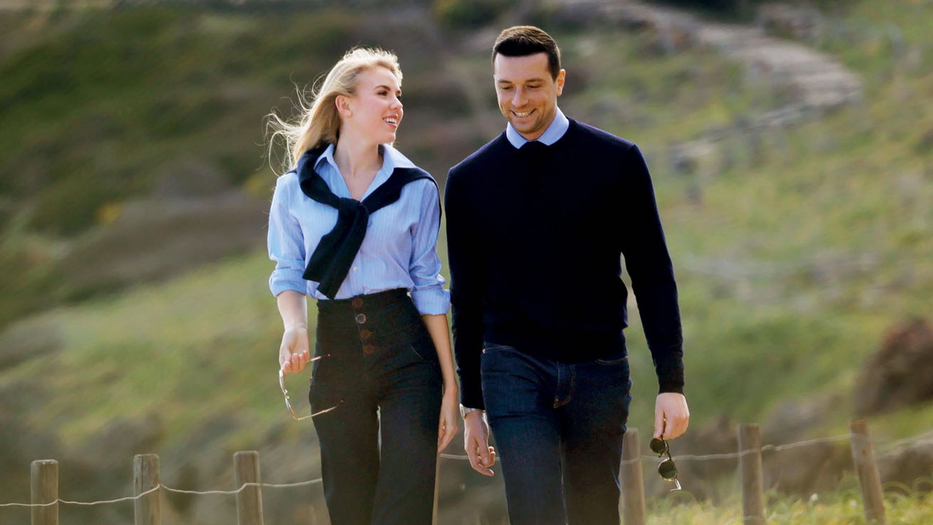 Las imágenes de María Carolina de Borbón y Jordan Bardella: el inesperado noviazgo que revoluciona Francia
