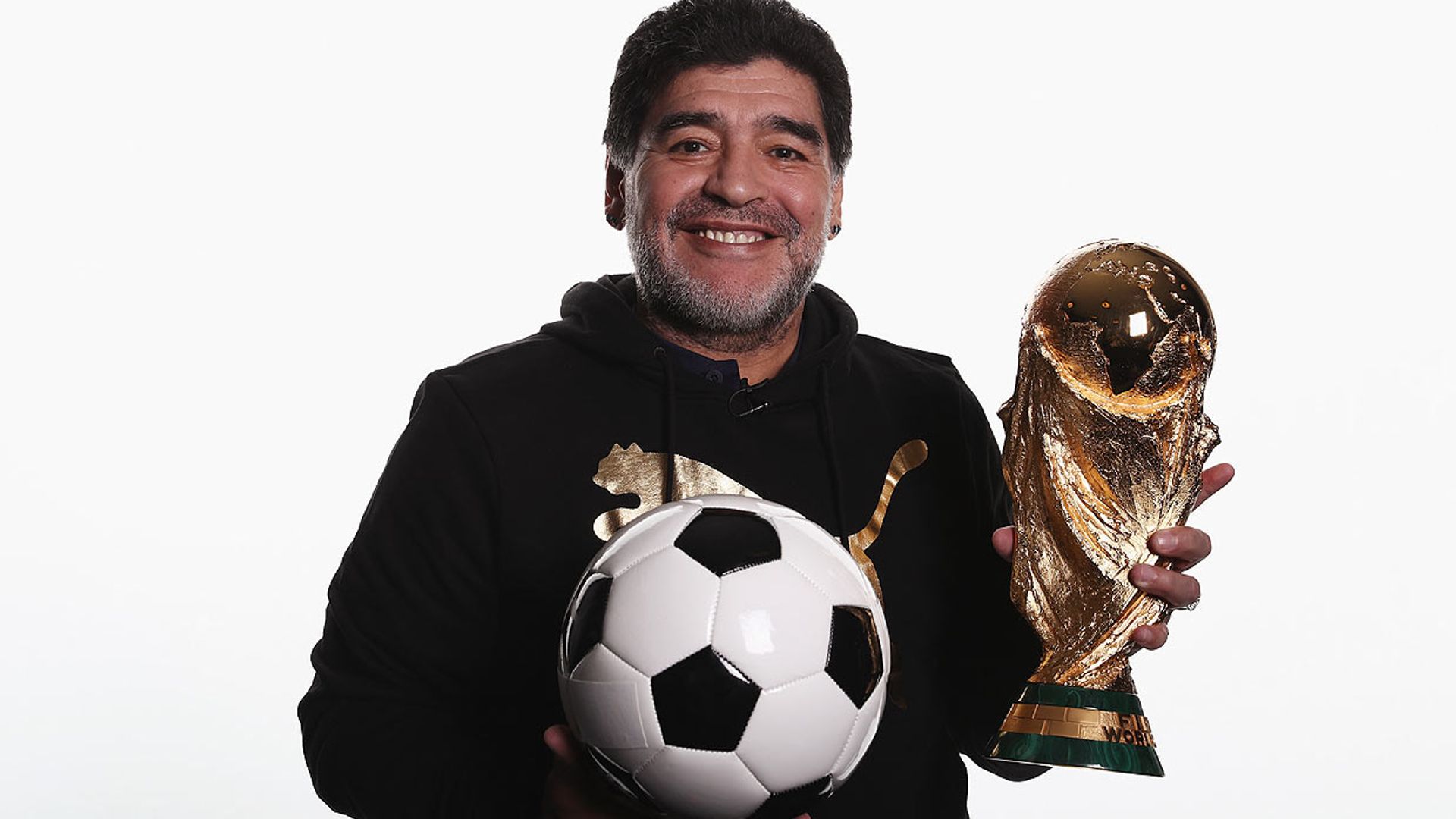 Cara y cruz de Maradona: el héroe del fútbol con una tormentosa vida personal