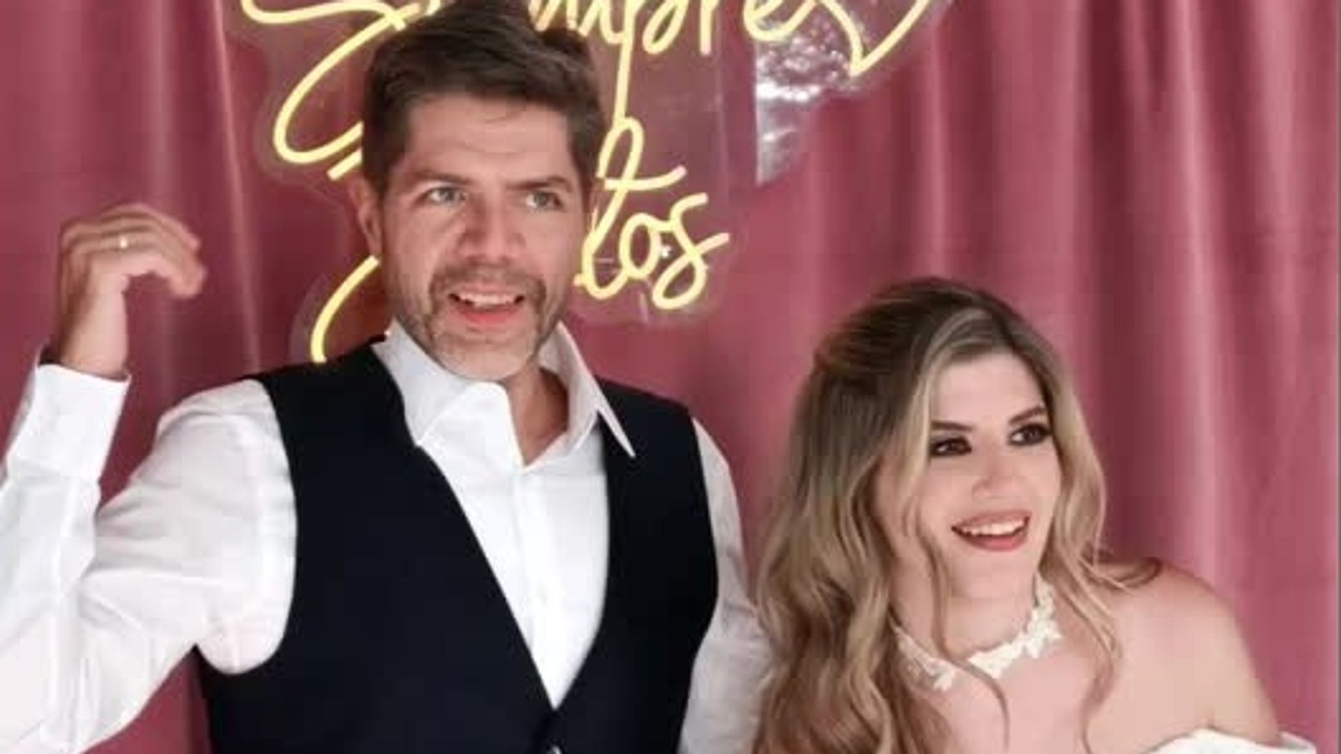 Todos los detalles de la boda de Paula Púa e Iñaki San Román: un divertido ‘sí, quiero’ entre videojuegos retro y atracciones inesperadas