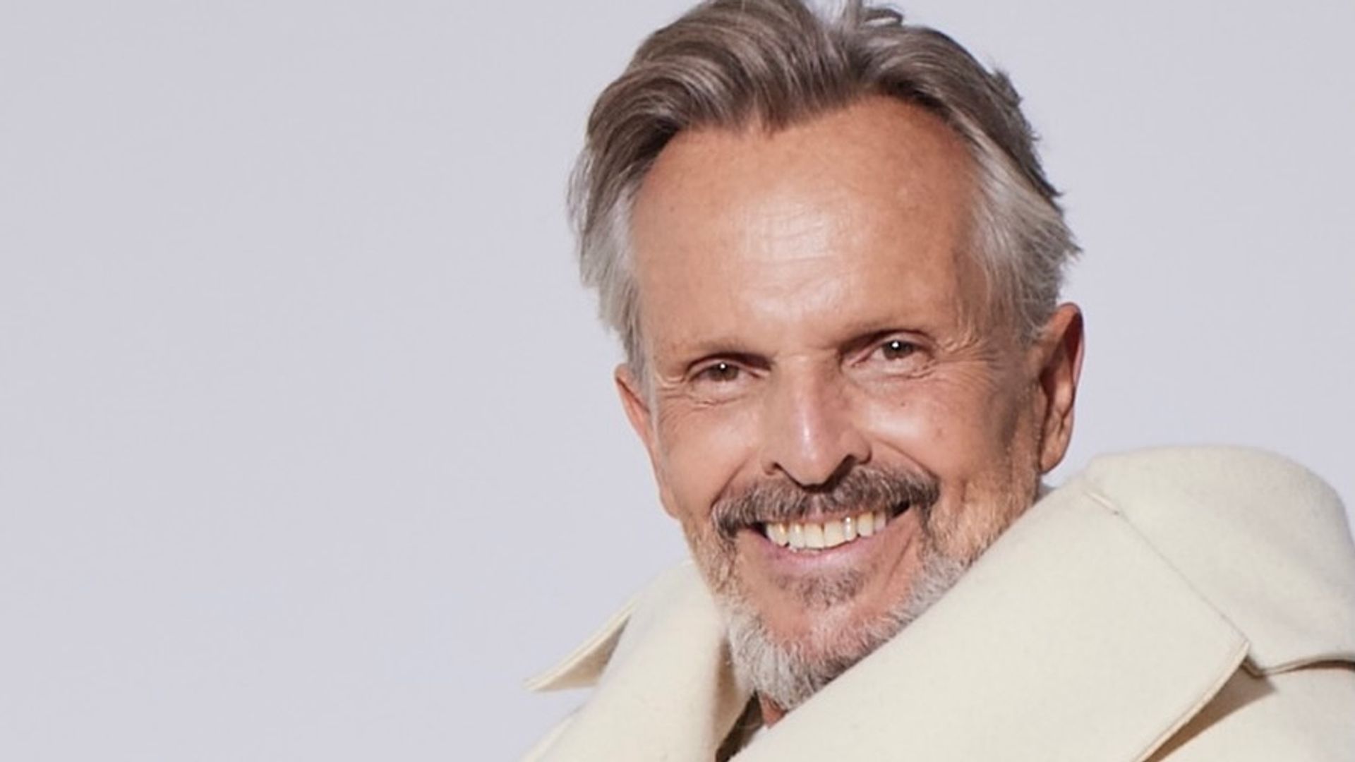 El baile de la polémica: Miguel Bosé divide a sus seguidores con sus sugerentes pasos en pijama
