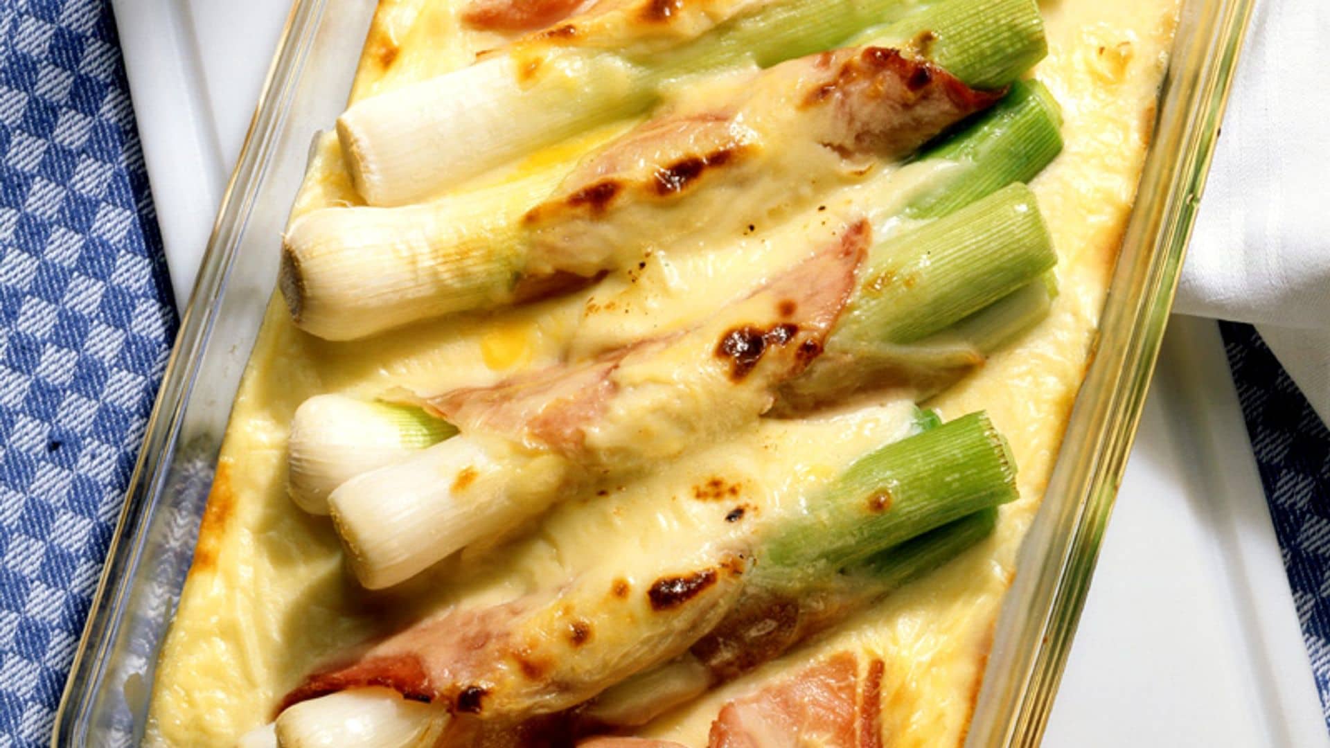 Puerros gratinados con jamón serrano
