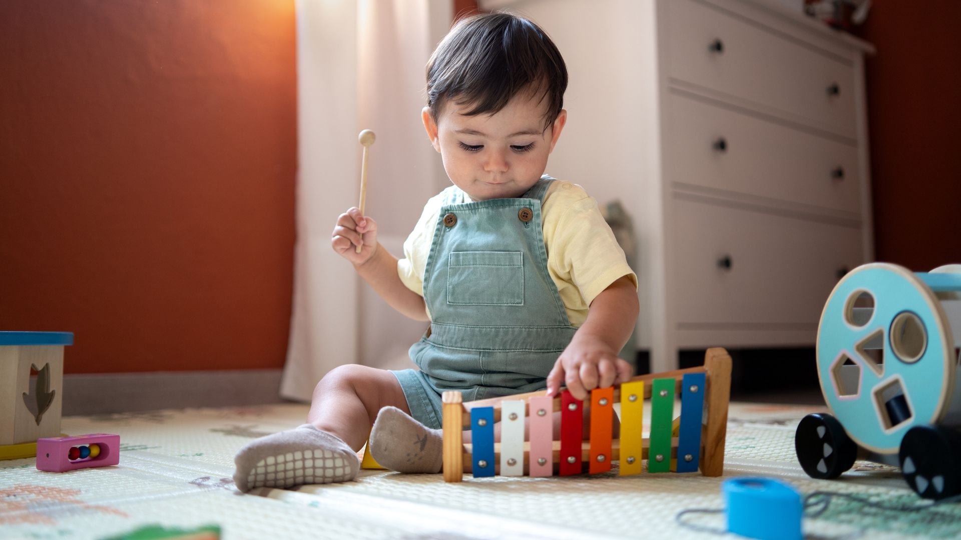 Descubre cuándo es el momento ideal para que tu hijo aprenda a tocar un instrumento