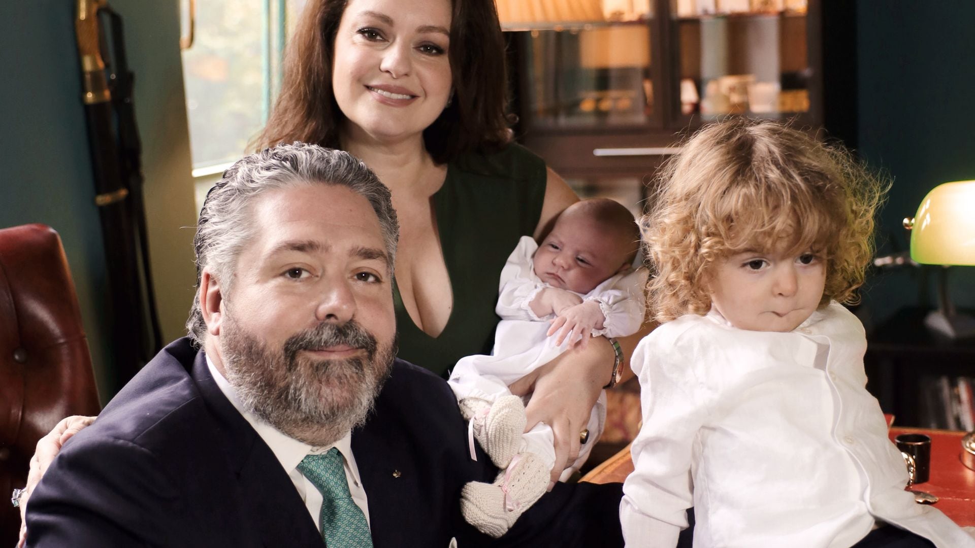 El gran duque Jorge Romanov, descendiente del zar Alejandro II, nos presenta a su hija: "Dicen que se parece a su papá"