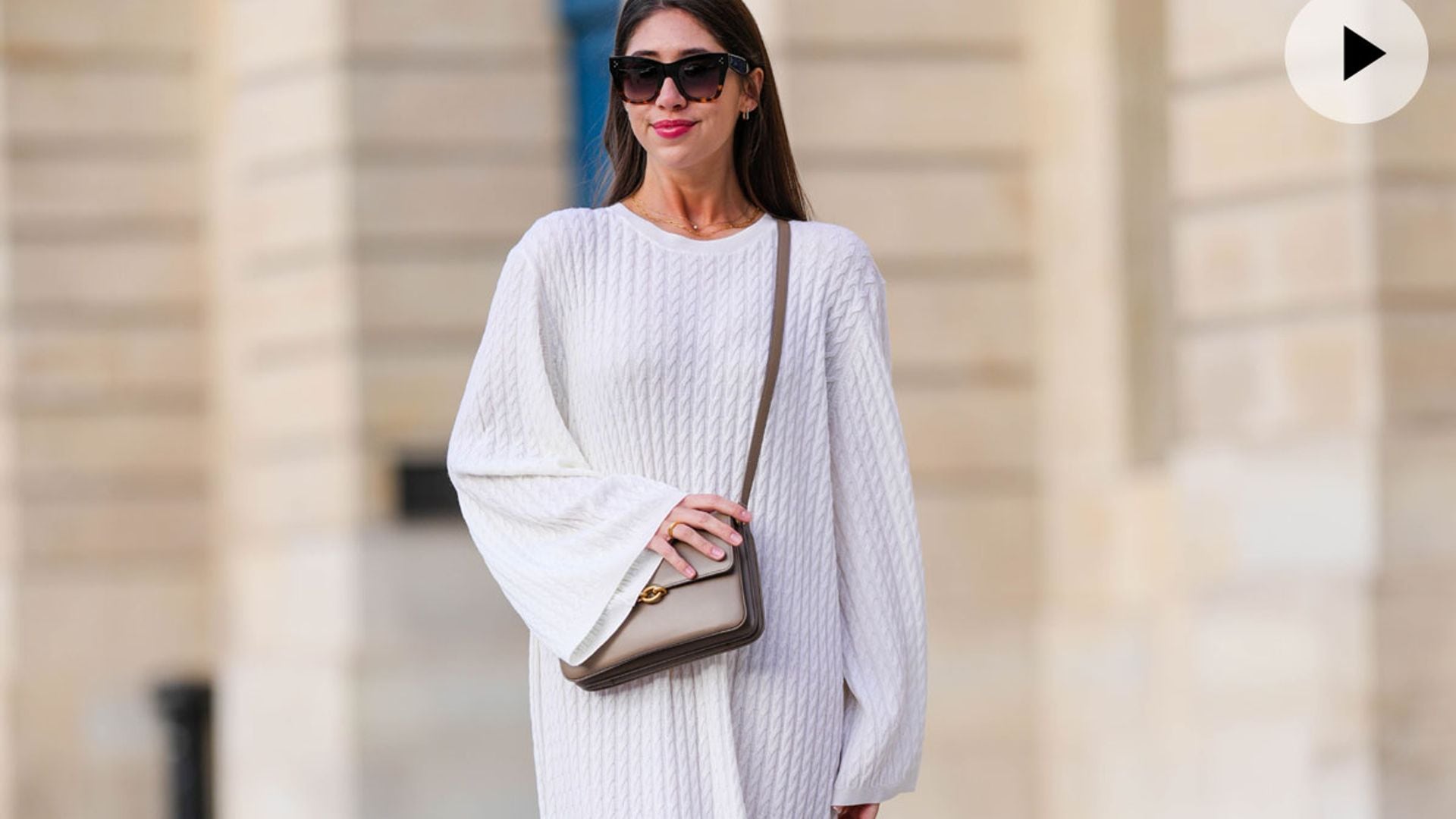 El vestido-túnica es la prenda cómoda que más verás en las calles en unas semanas