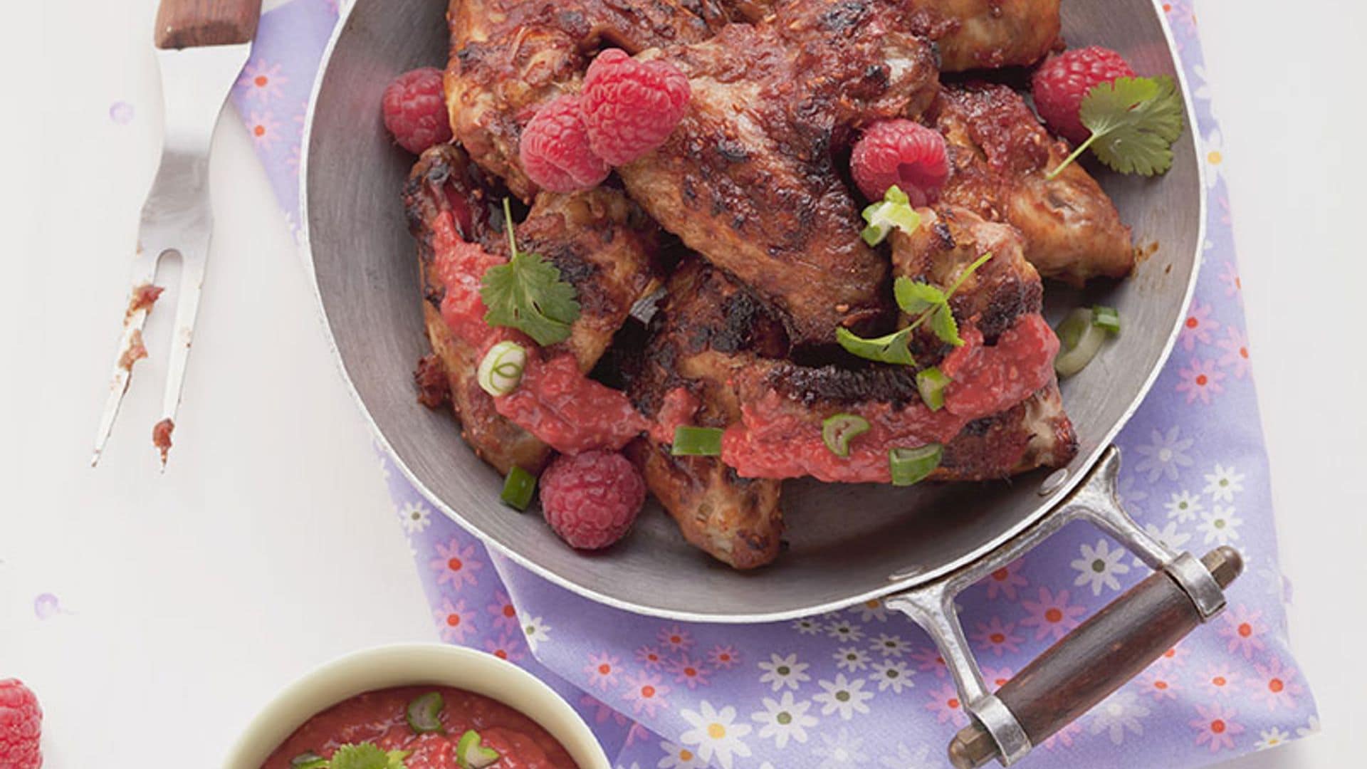 Alitas de pollo con salsa picante de frambuesa