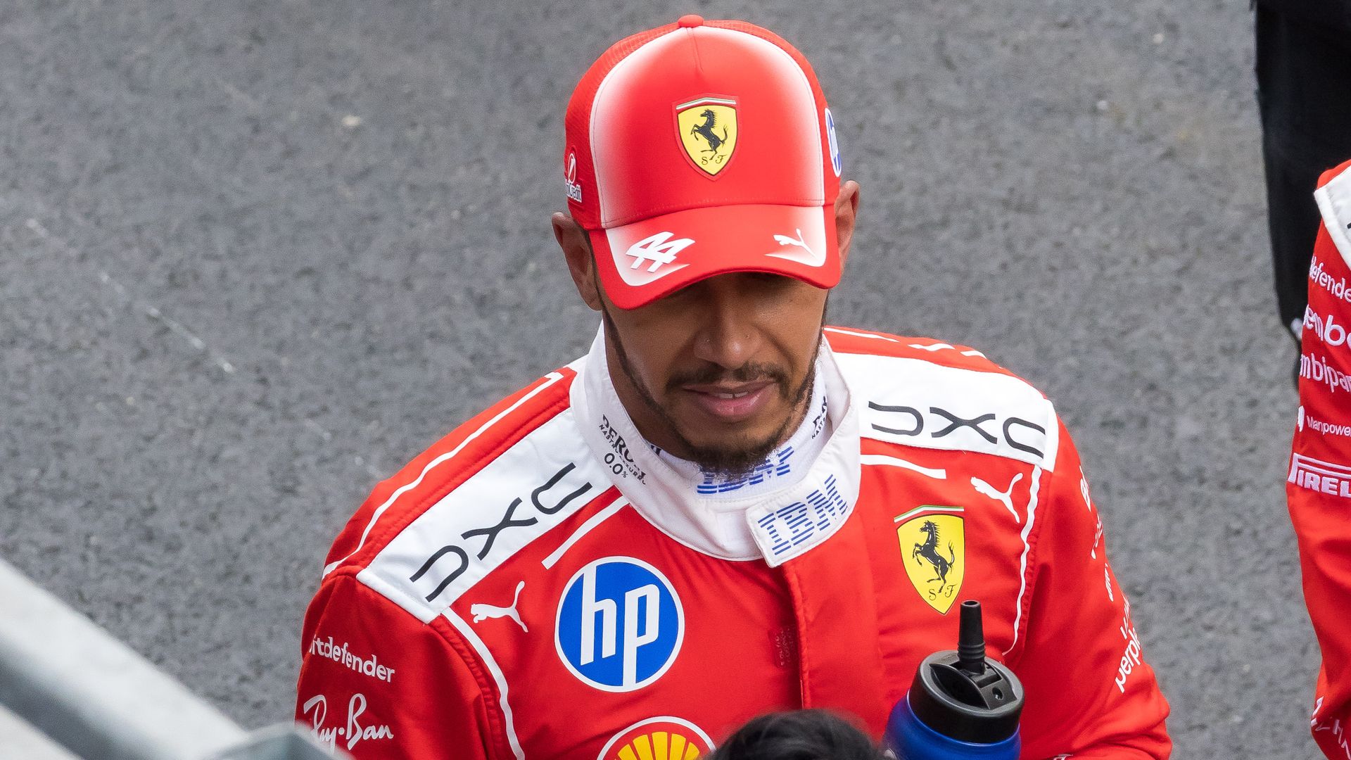 Las fotos de Lewis Hamilton en Barcelona que han sorprendido