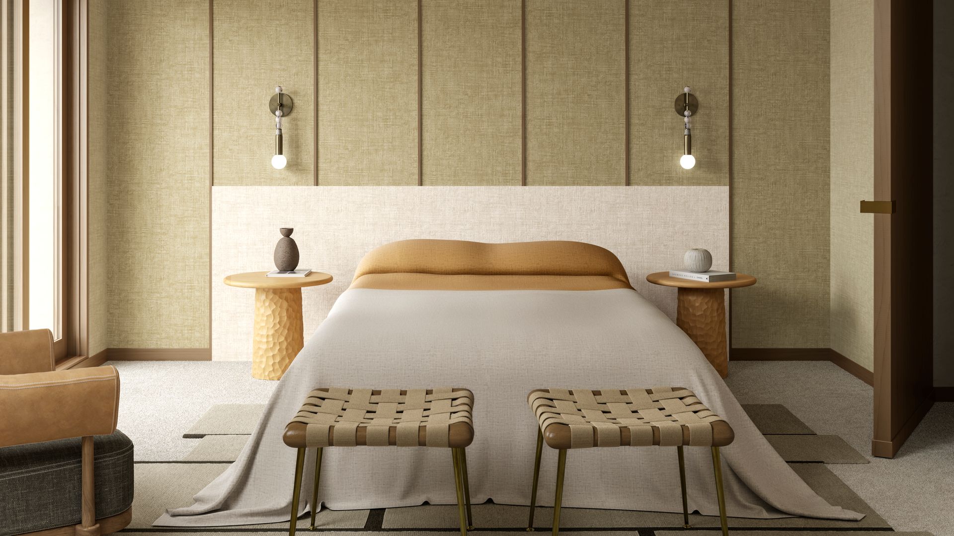 Dormitorio con papel pintado en tono verde, banquetas a los pies de la cama, mesitas de noche de madera, apliques de pared