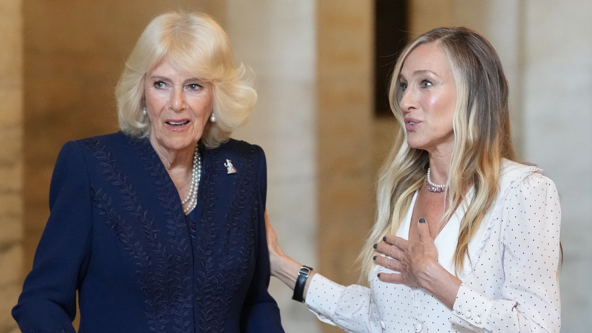 Los reencuentros de la reina Camilla en Nueva York: de Anna Wintour a Sarah Jessica Parker… y hasta Winnie the Pooh