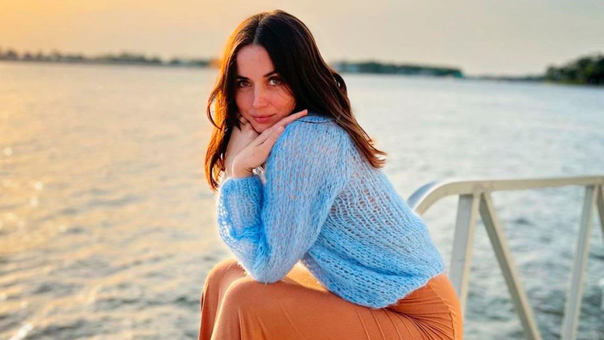 La felicitación navideña de Ana de Armas: sin maquillaje, en bikini y desde el paraíso