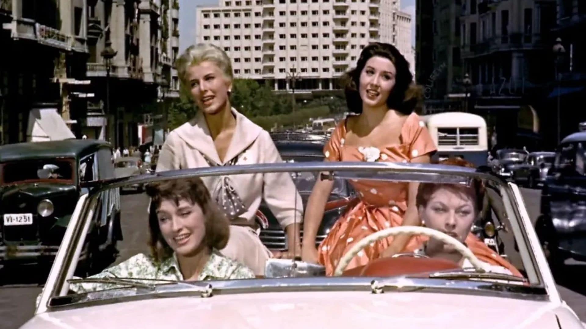 Escena de Las chicas de la Cruz Roja