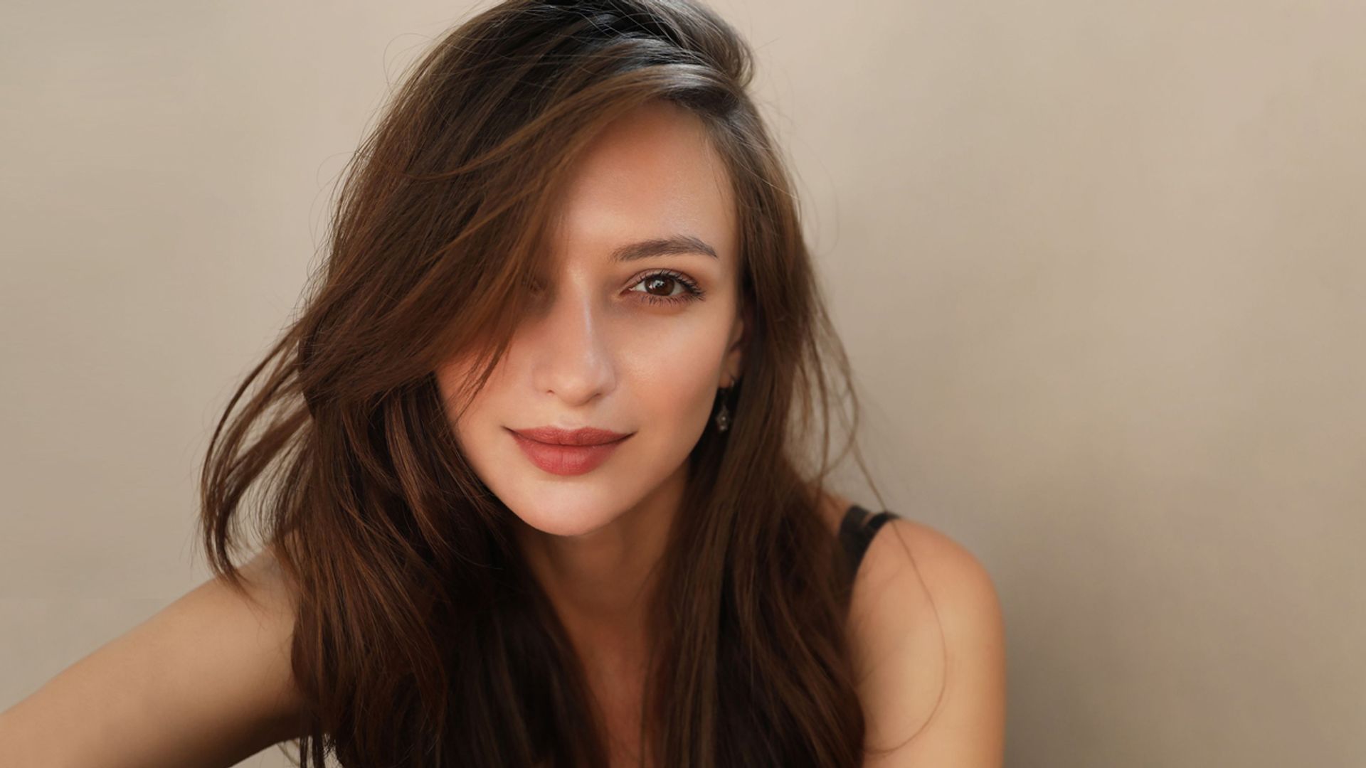 ¿Pelo fino? El secreto para darle volumen y fuerza es este champú que arrasa en Amazon por menos de 7 euros