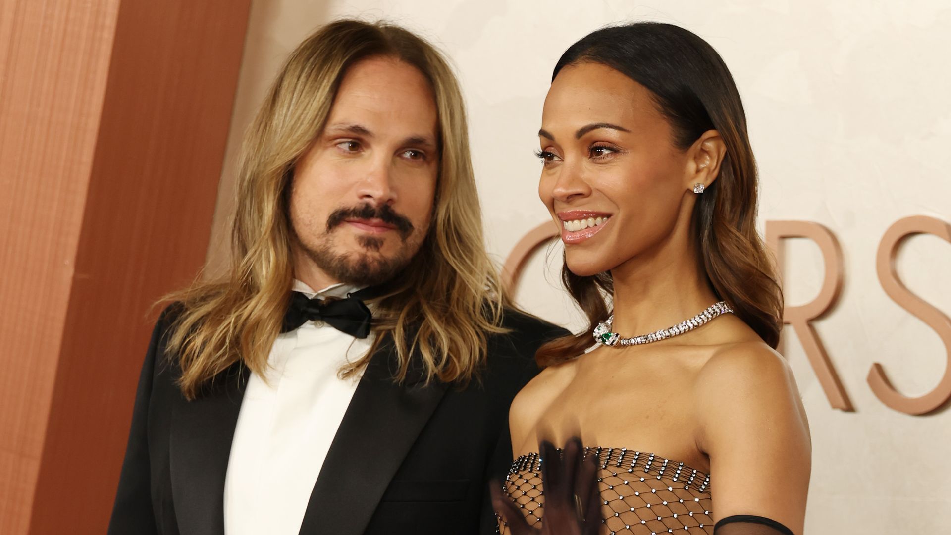 Zoe Saldaña conmueve hasta las lágrimas a su esposo, Marco Perego, al recibir el premio Gran Soberano