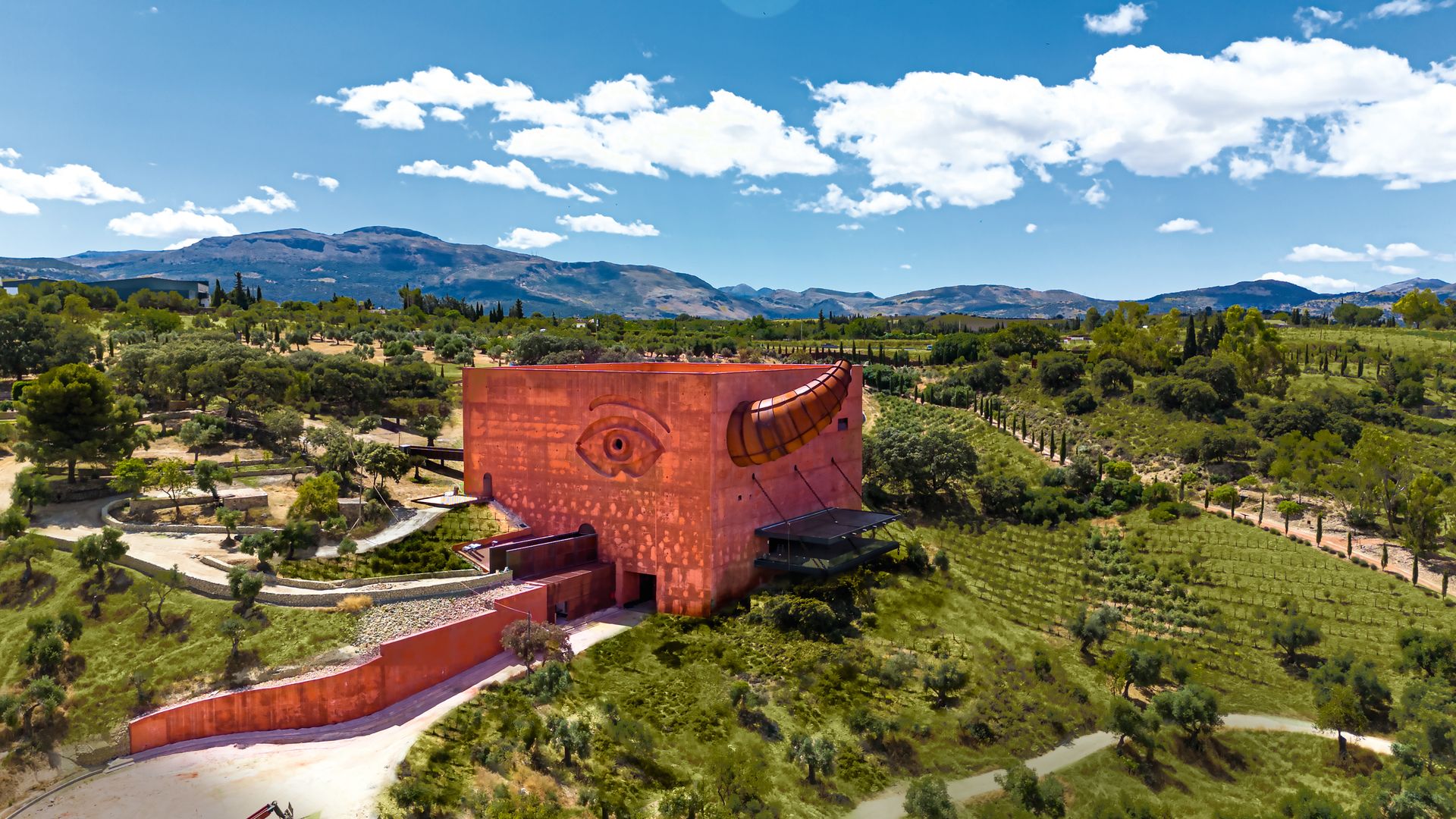 LA Almazara, del diseñador francés Philippe Starck que está revolucionando la Serranía de Ronda, en Málaga
