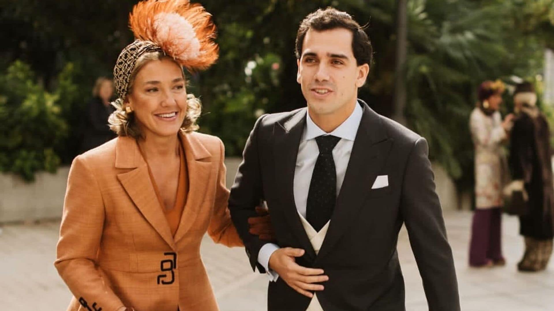 Madrinas de boda jóvenes que nos inspiran por la buena elección de sus looks