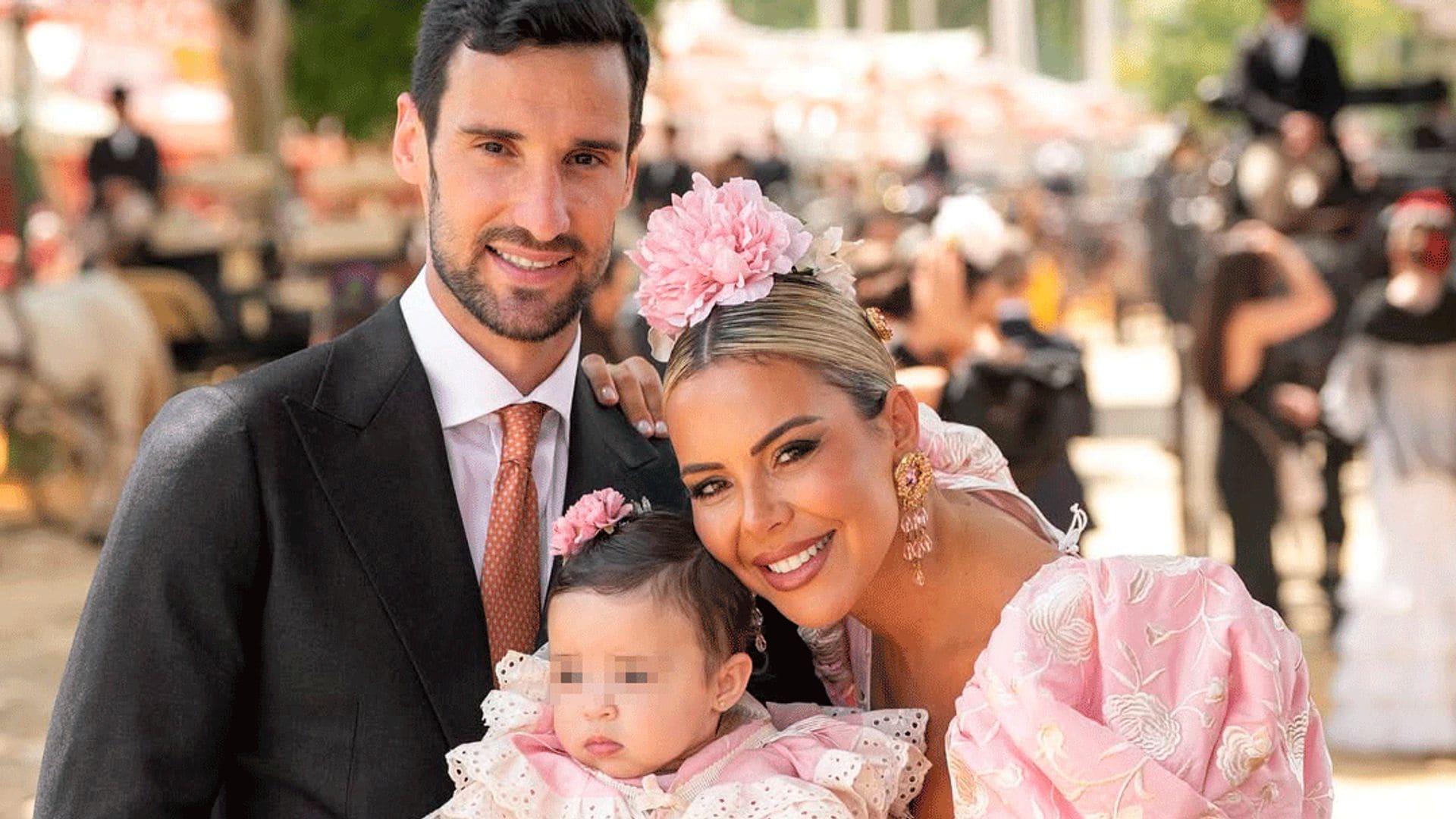 La hija de Sergio Rico y Alba Silva conquista en su primera Feria de Abril con solo 7 meses