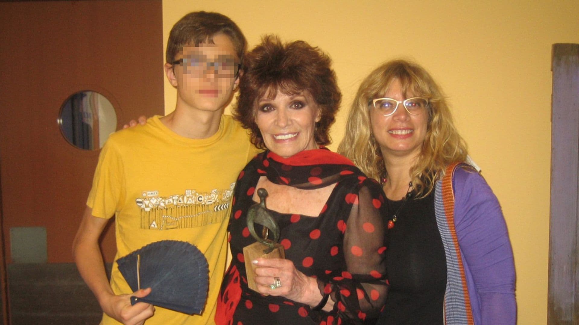 Encarnita Polo en la residencia donde falleció con su hija, Raquel, y su nieto