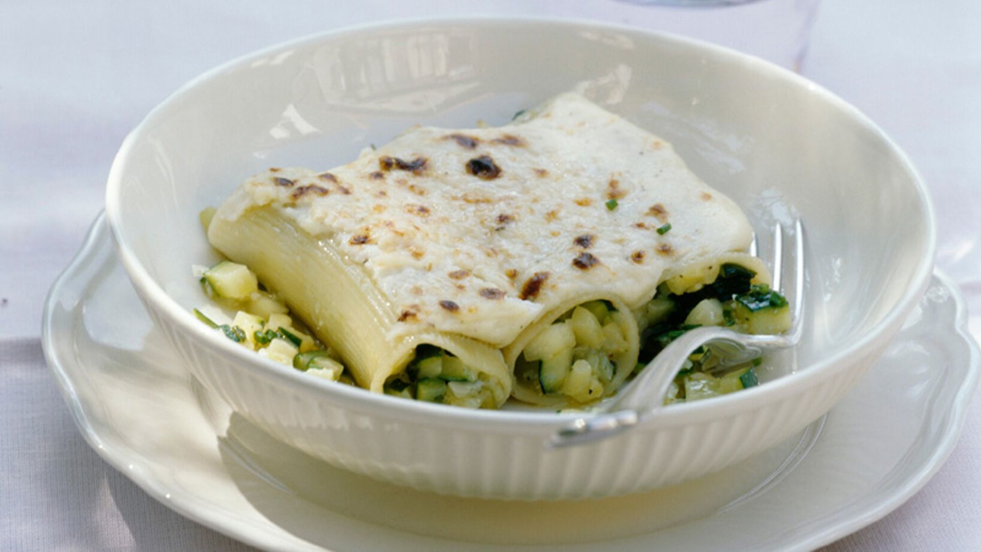 Canelones de calabacín y soja con puré de coliflor