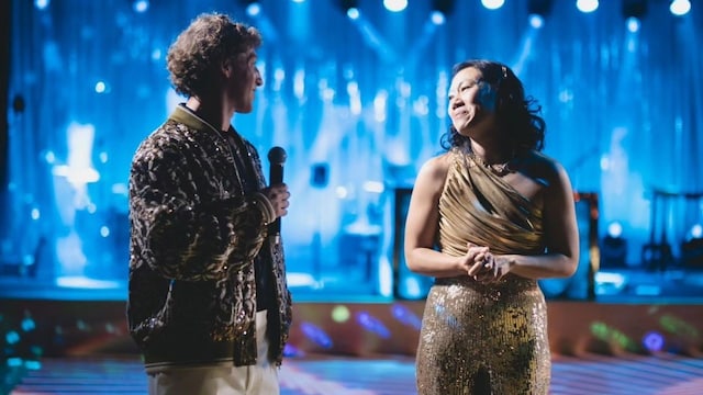 Marck Zuckerberg con su mujer en una fiesta