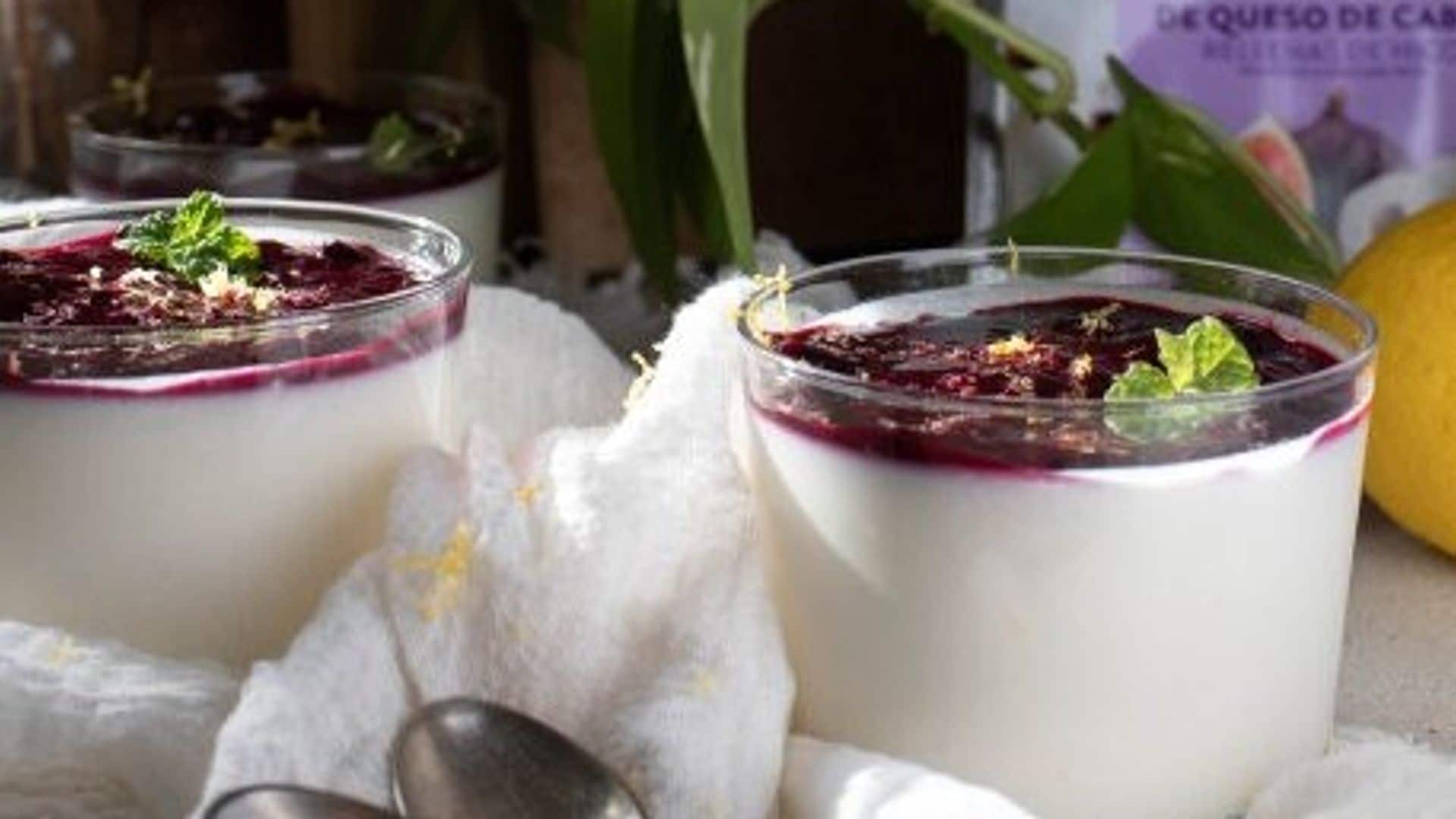'Panna cotta' con queso de cabra de higos y mermelada de arándanos