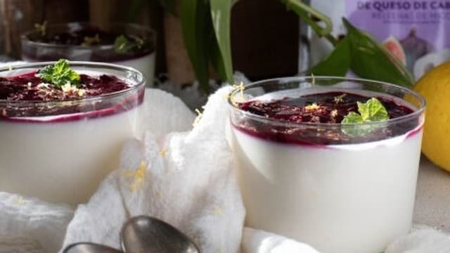 'Panna cotta' de queso de cabra con higos