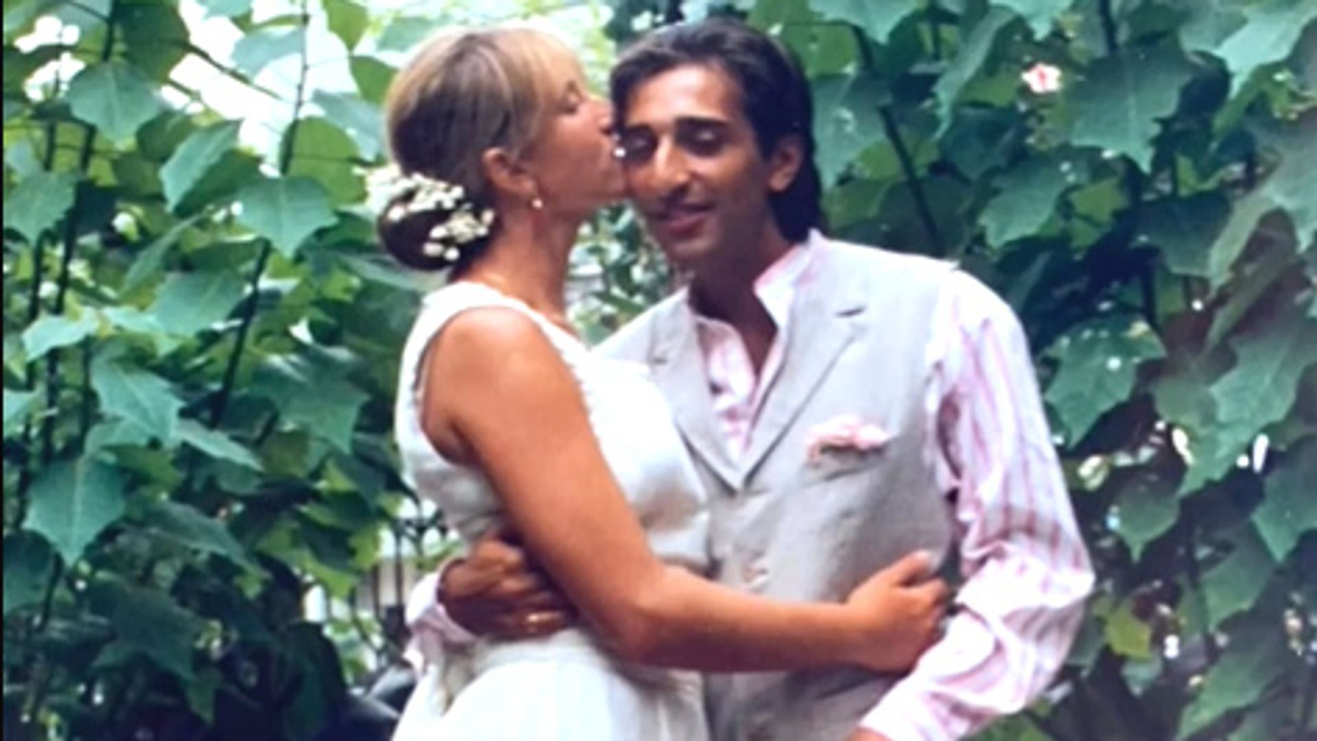 Mariola Orellana nos abre el álbum de su boda con Antonio Carmona, recuerda el momento más surrealista y habla de sus planes para casarse por tercera vez