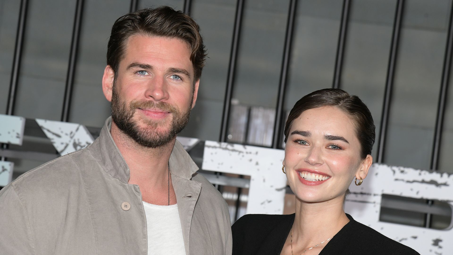 Liam Hemsworth y Gabriella Brooks en el estreno de "Extraction 2" en el Lincoln Center de Nueva York en junio de 2023