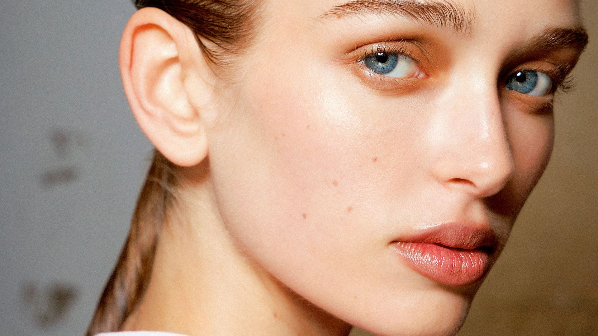 Los trucos de los peluqueros para conseguir un 'wet look' elegante, favorecedor y sin frizz