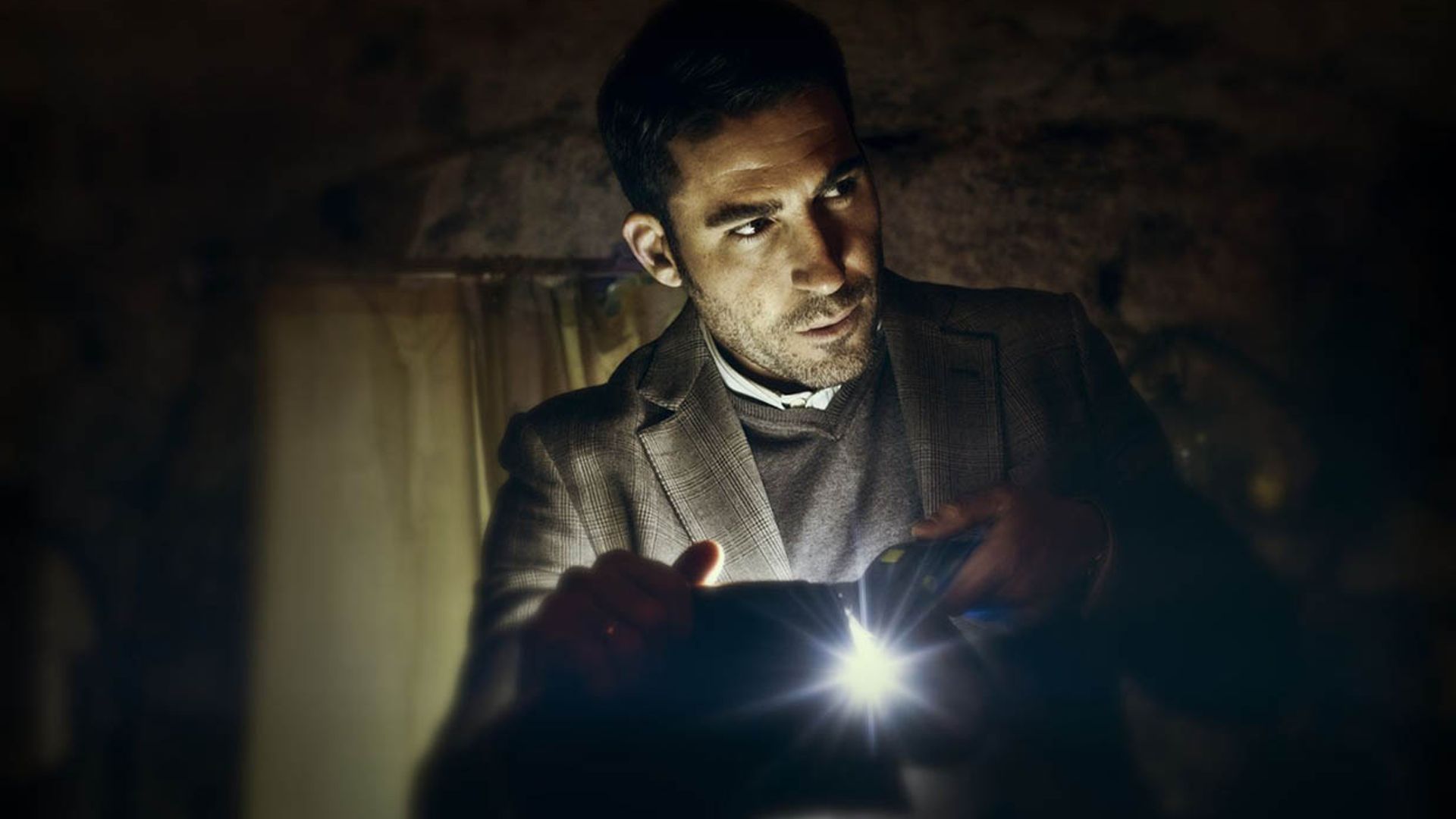 Prepárate para pasar miedo con Miguel Ángel Silvestre: '30 monedas' ya tiene fecha de estreno