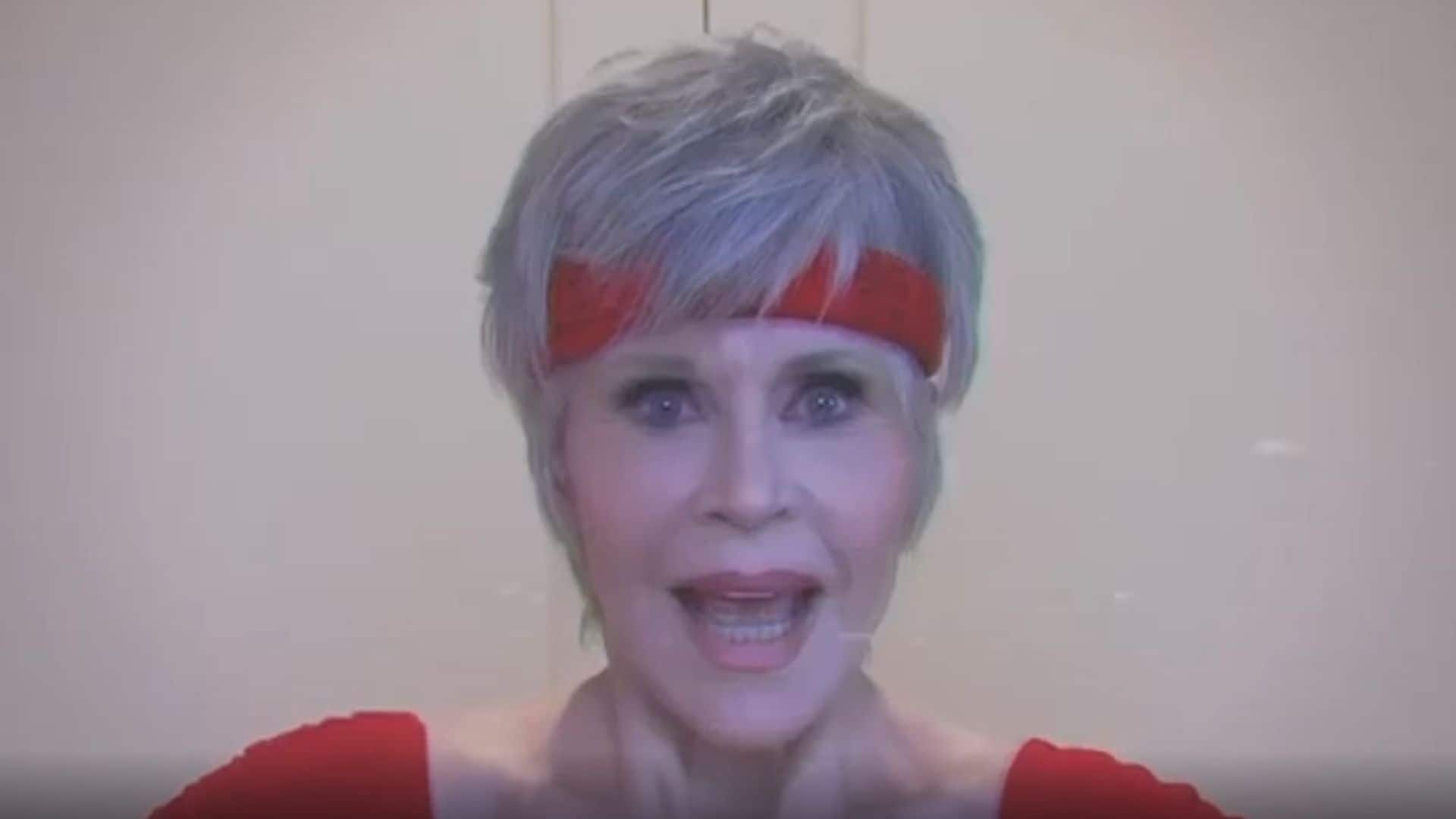 Jane Fonda vuelve a enfundarse sus mallas de aeróbic a sus 82 años para enviar un mensaje