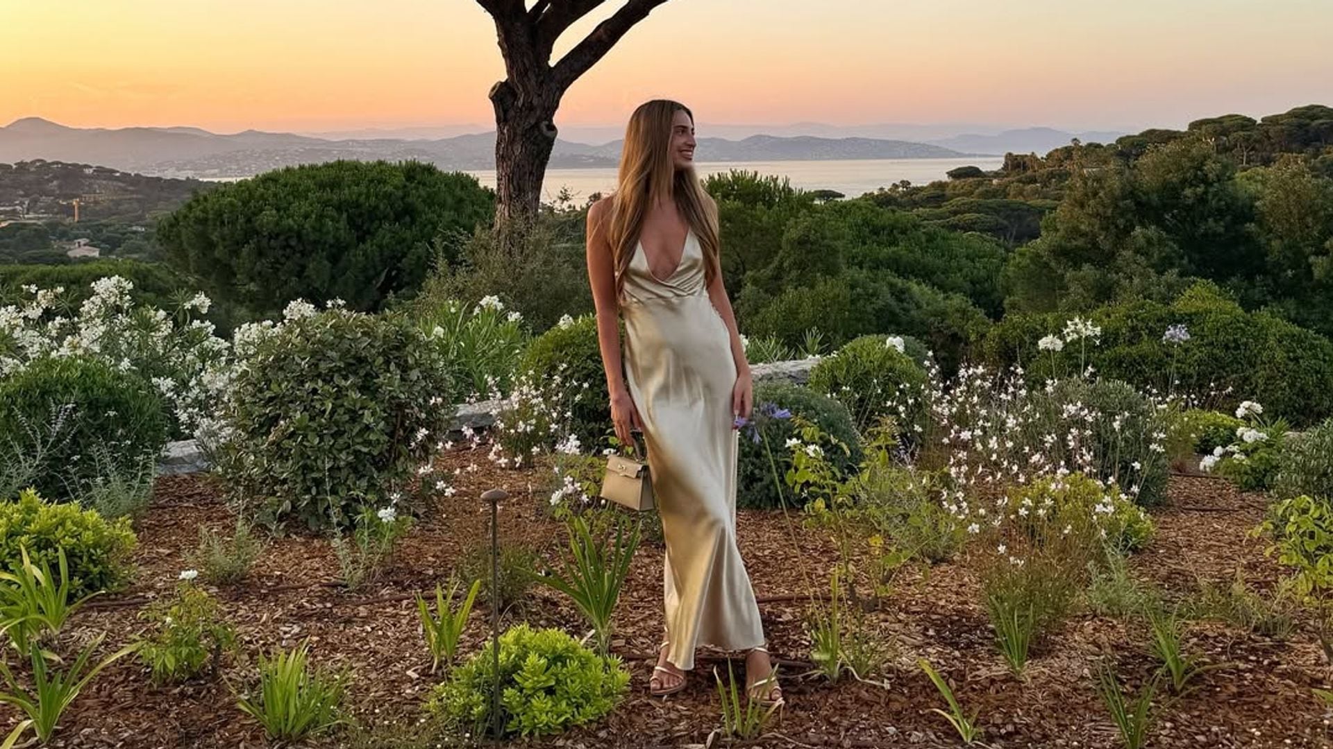 Talita Von Fürstenberg nos enseña 6 formas de lucir un vestido satinado para ser la invitada más 'cool'
