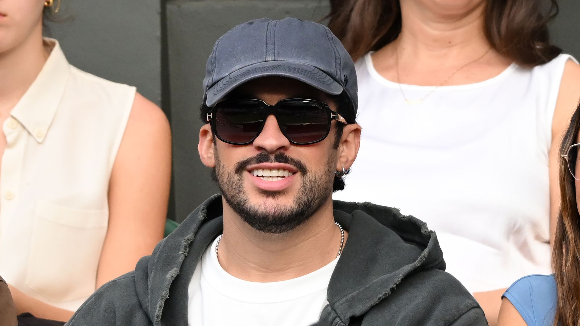 Bad Bunny animando a Djokovic en Wimbledon