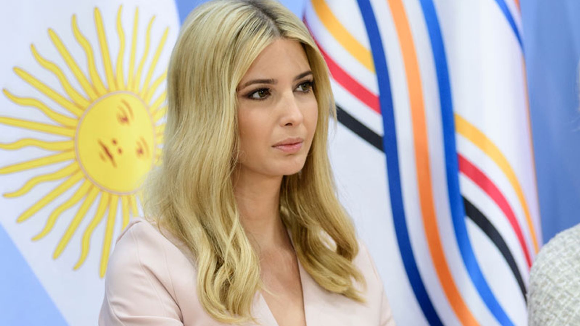 Ivanka Trump ocupa la silla de su padre en la mesa de negociaciones de la cumbre del G-20