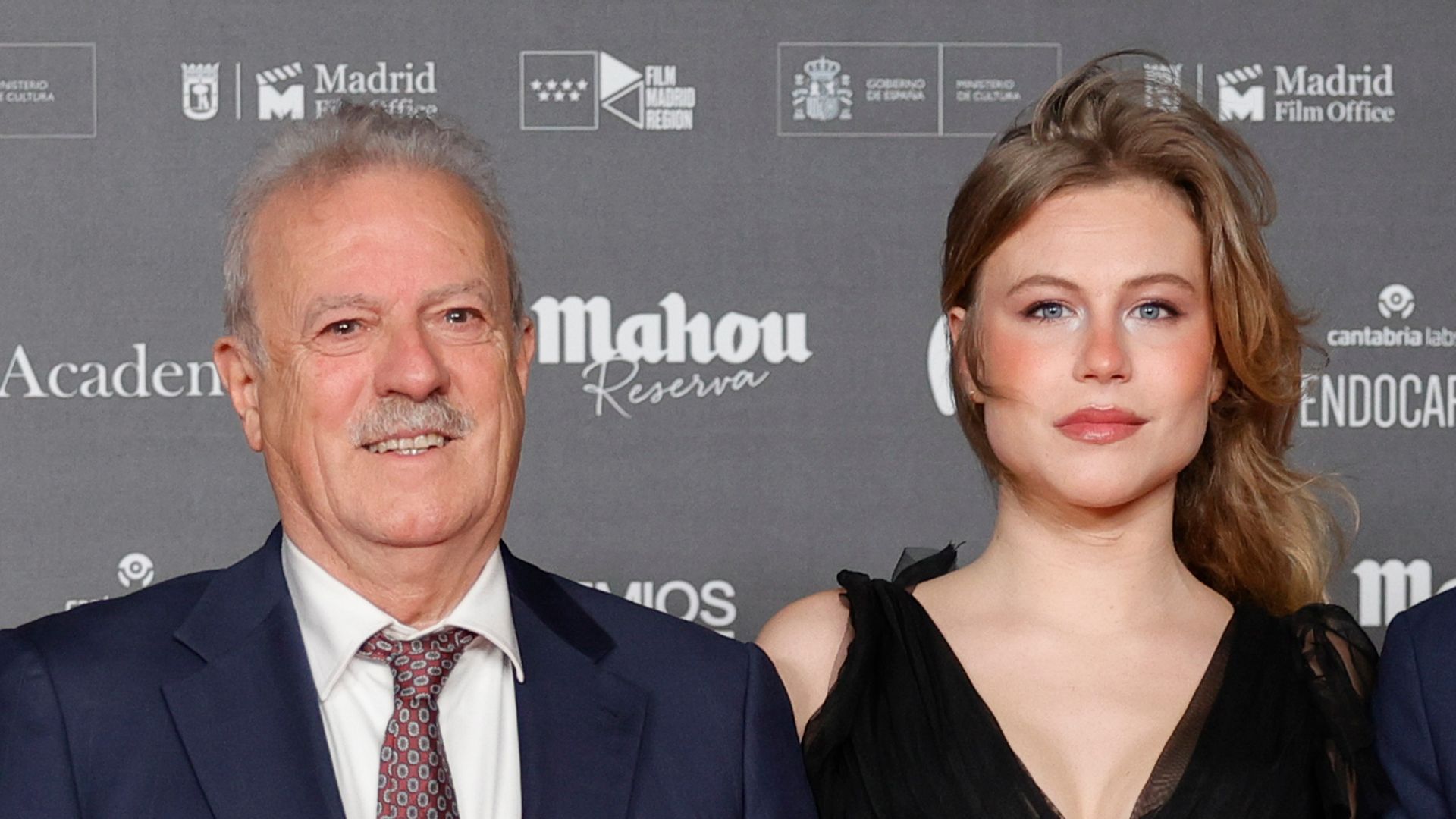 Manuel Campo Vidal con sus tres hijos pequeños, Iago, Iria y Nacho en los Premios Iris 2026 el 16 de febrero de 2026 en Madrid