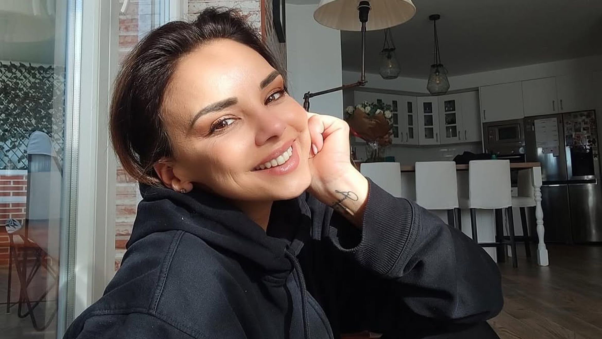 Chenoa entrena en casa con una plataforma online