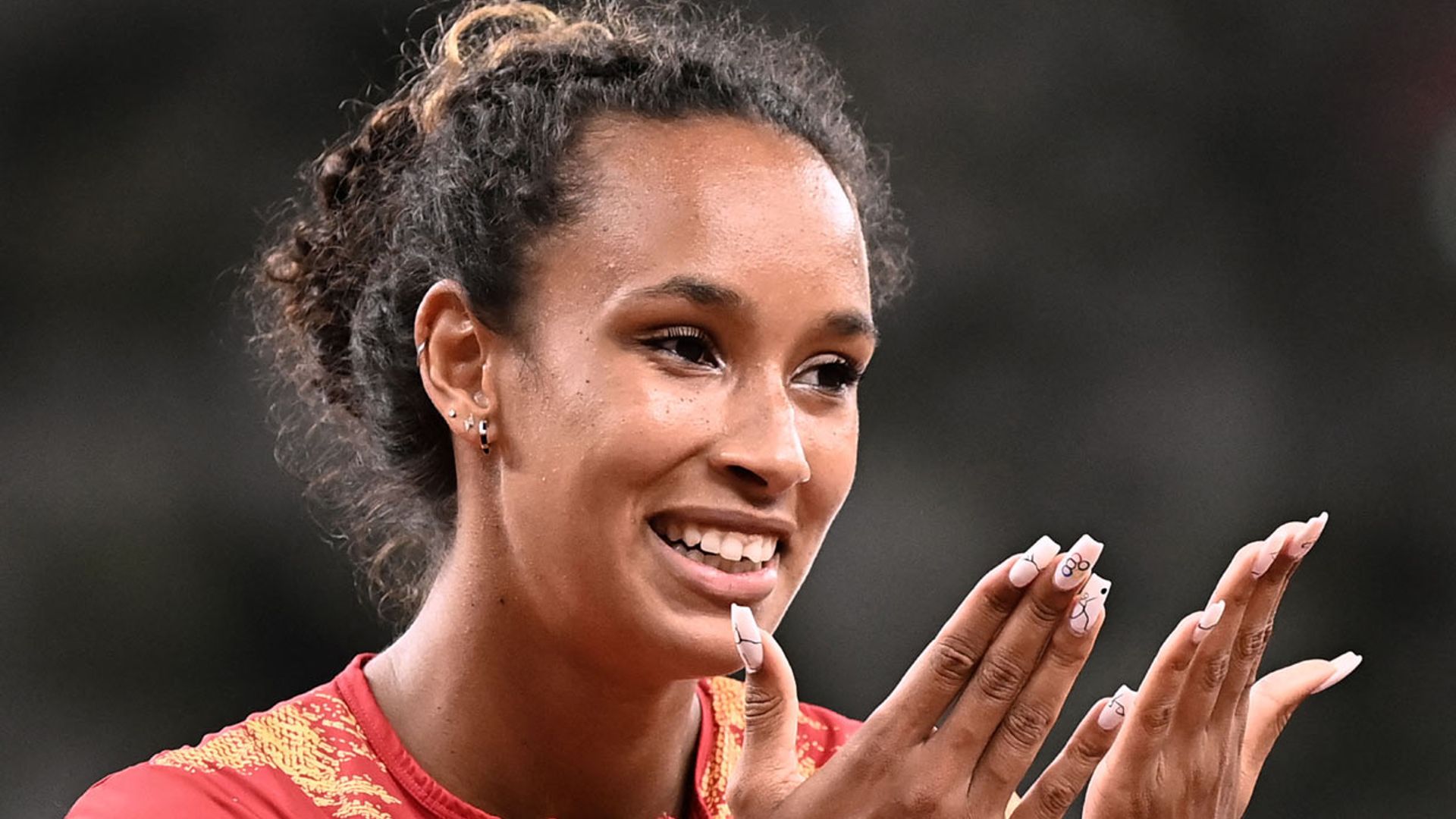 La atleta María Vicente sorprende con la manicura más olímpica, ¡impresionante!
