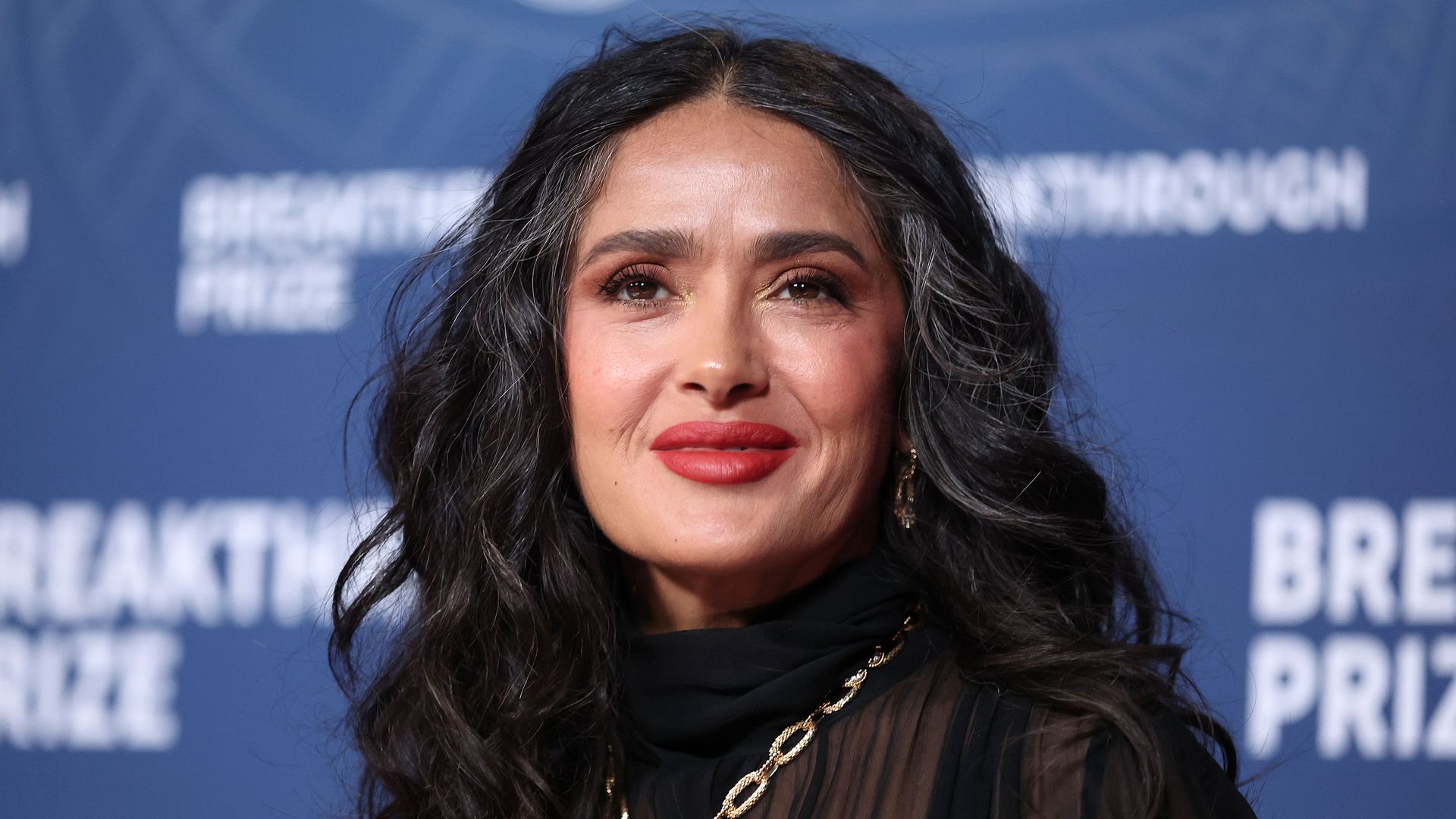 Salma Hayek brilla con su look más sobrio en la alfombra roja de los 'Oscar de la Ciencia' 