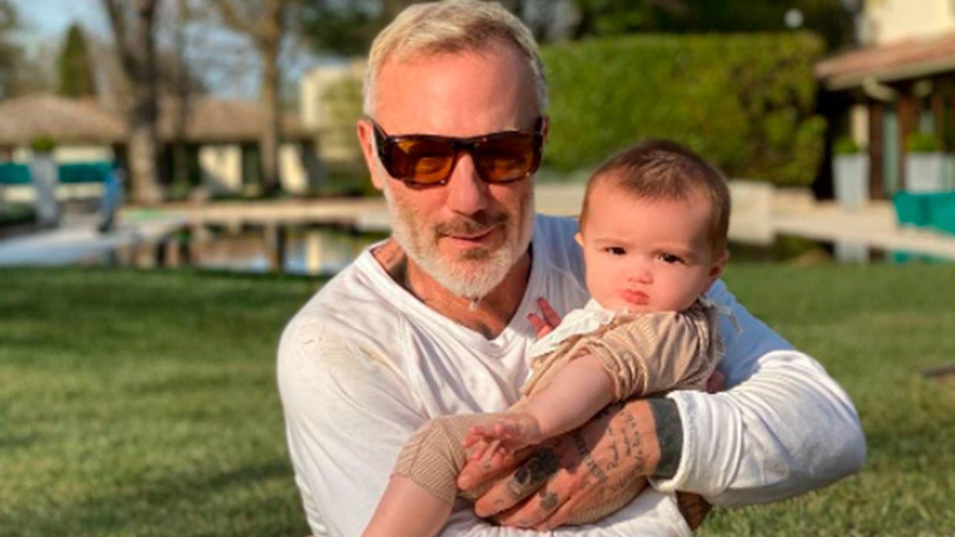 Pasito a pasito: así enseña Gianluca Vacchi a caminar a su pequeña Blu Jerusalema